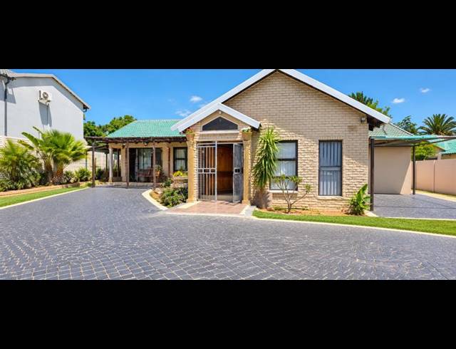 4 BEDROOM HOUSE FOR SALE IN THE REEDS
